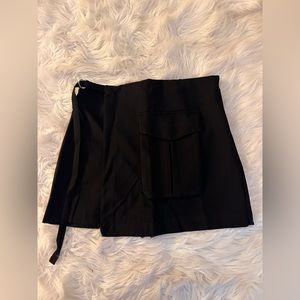 mi ami black skort with cargo pocket size: M